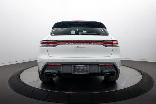 2023 Macan picture #6