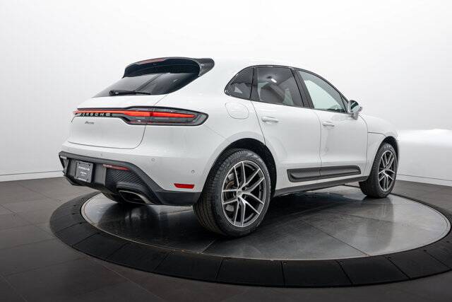 2023 Macan picture #7