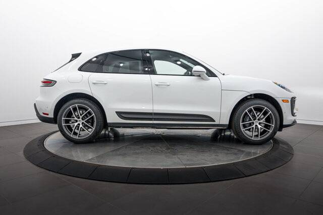 2023 Macan picture #8