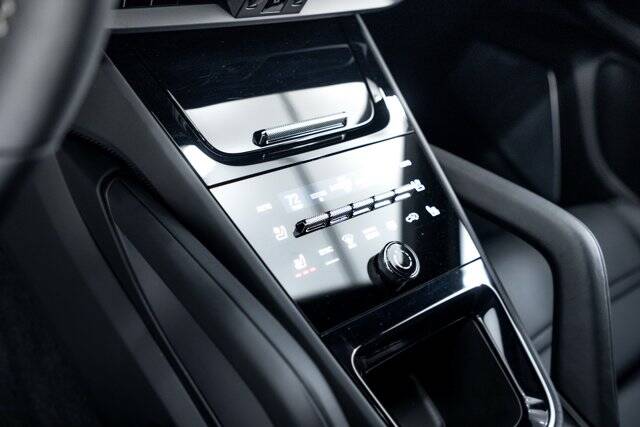 2025 Cayenne Turbo GT picture #15
