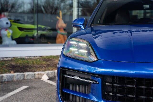 2025 Cayenne Coupe GTS picture #4