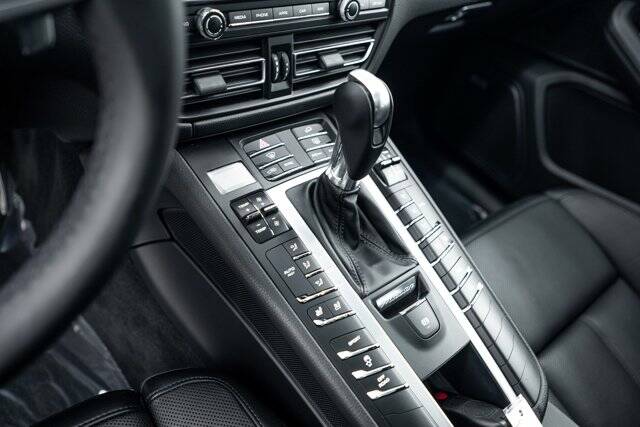 2021 Macan picture #12