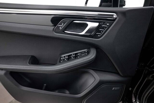 2021 Macan picture #14