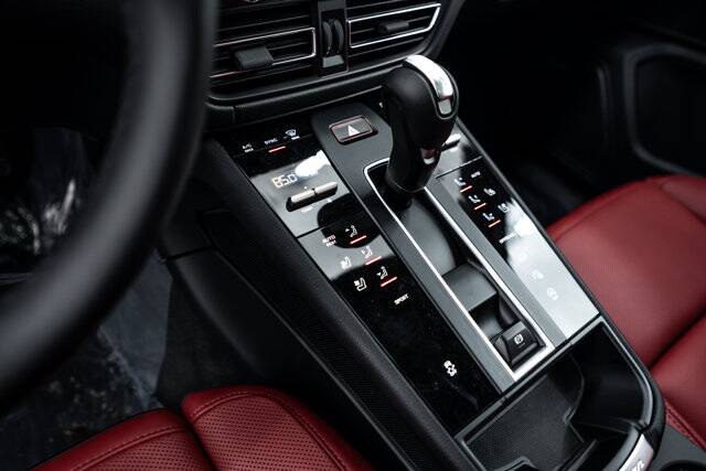 2026 Macan picture #12