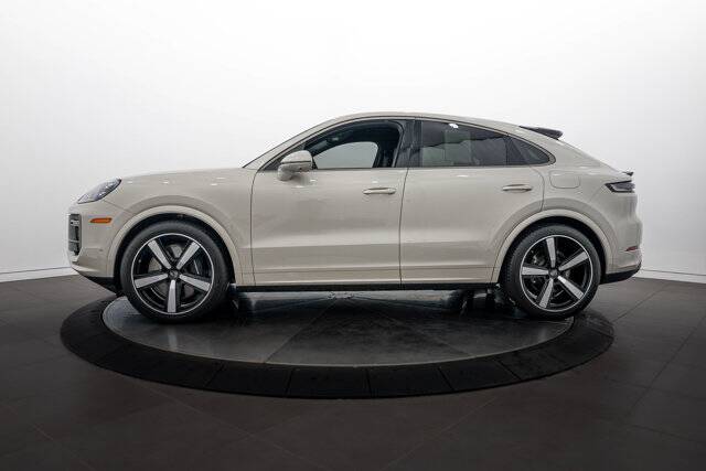2025 Cayenne Turbo E-Hybrid picture #2