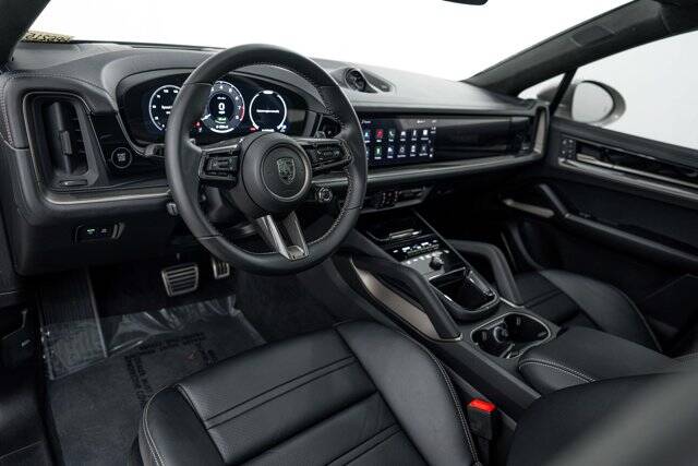 2025 Cayenne Turbo E-Hybrid picture #4