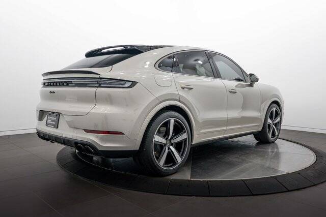 2025 Cayenne Turbo E-Hybrid picture #7