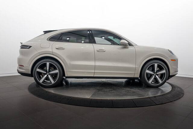 2025 Cayenne Turbo E-Hybrid picture #8