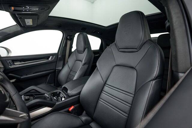 2025 Cayenne Turbo E-Hybrid picture #15