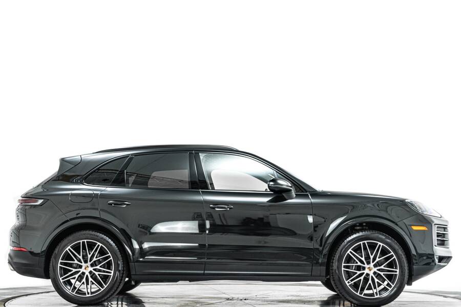 2025 Cayenne -Premium Package Plus, Panoramic Roof picture #1