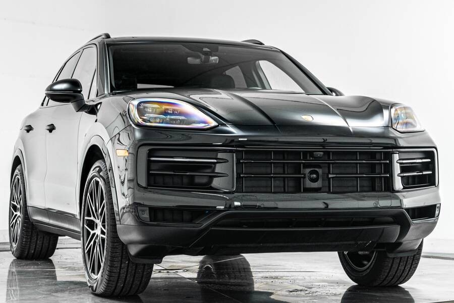 2025 Cayenne -Premium Package Plus, Panoramic Roof picture #2