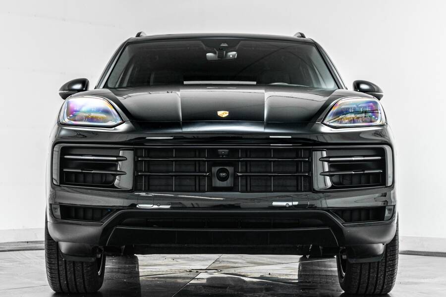 2025 Cayenne -Premium Package Plus, Panoramic Roof picture #3