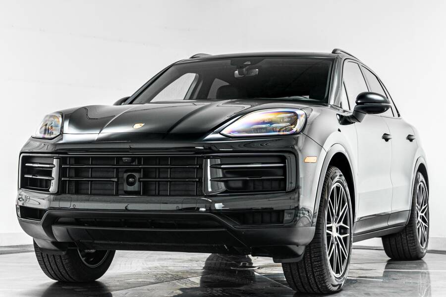 2025 Cayenne -Premium Package Plus, Panoramic Roof picture #4