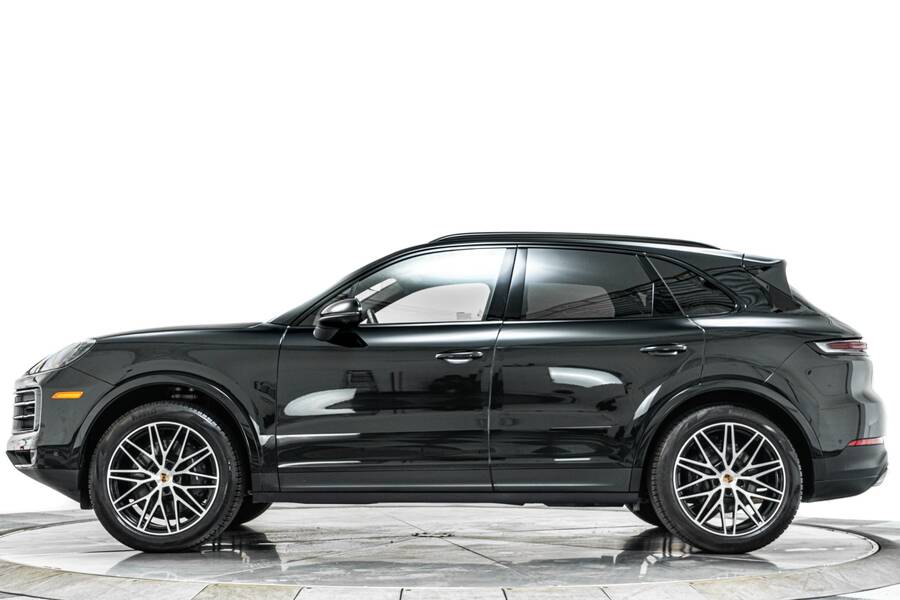 2025 Cayenne -Premium Package Plus, Panoramic Roof picture #5
