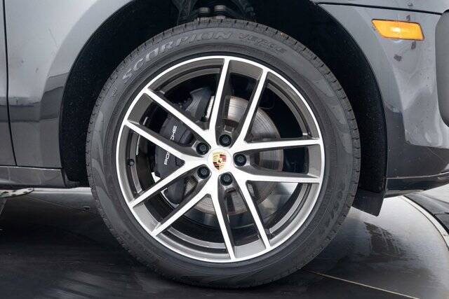 2024 Macan picture #11