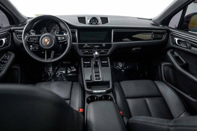2024 Macan picture #12