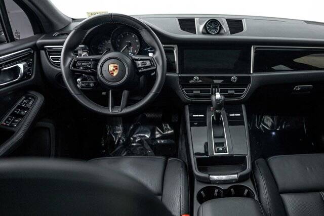 2024 Macan picture #13