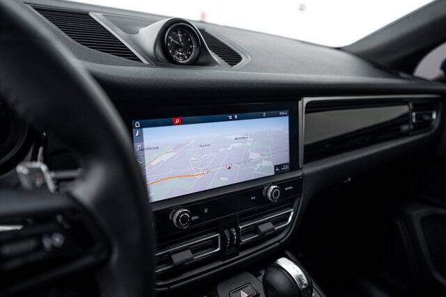 2024 Macan picture #15