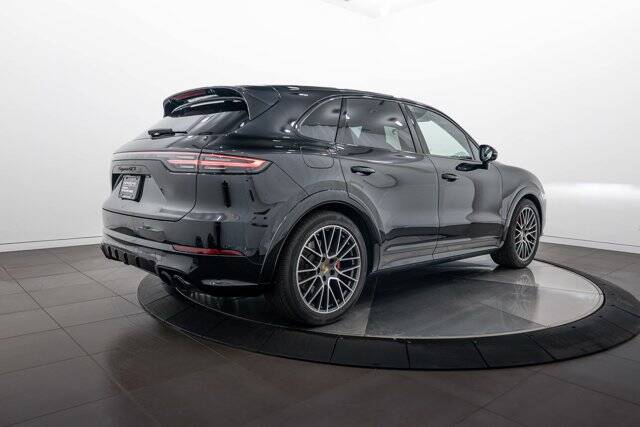 2022 Cayenne GTS picture #7