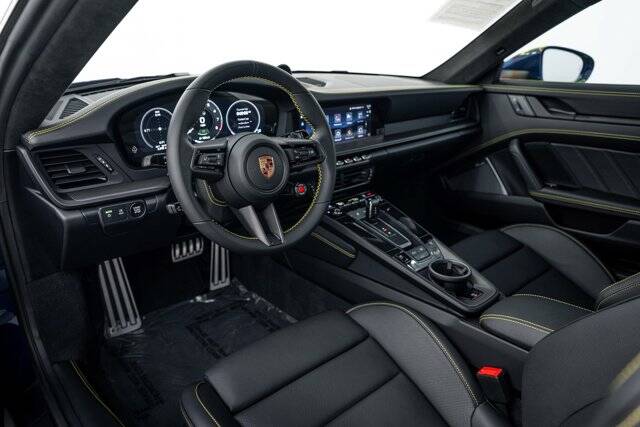 2026 911 Carrera 4 GTS picture #4
