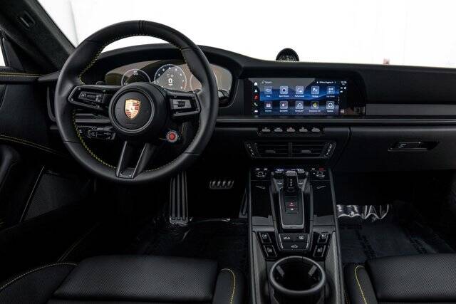 2026 911 Carrera 4 GTS picture #14