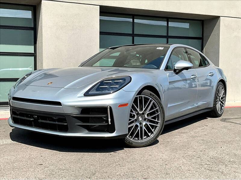 2025 Panamera 4 picture #1