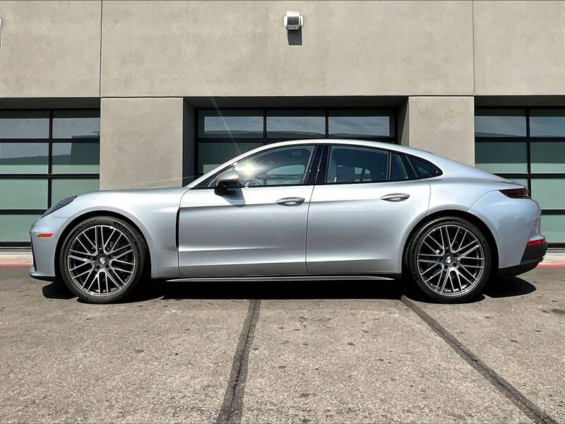 2025 Panamera 4 picture #2