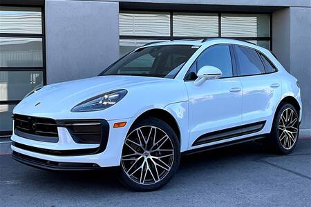2025 Macan picture #1