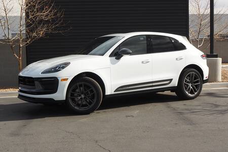 2025 Macan T picture #1