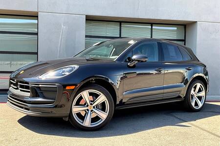 2025 Macan picture #1