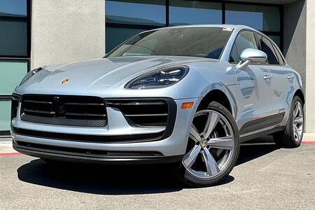 2025 Macan picture #1