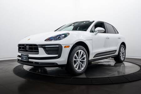 2025 Macan picture #1