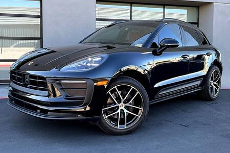 2024 Macan picture #1