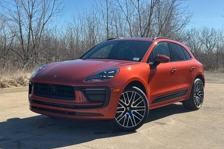 2025 Macan Premium Plus picture #1