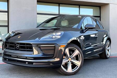 2025 Macan picture #1