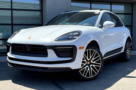 2025 Macan picture #1