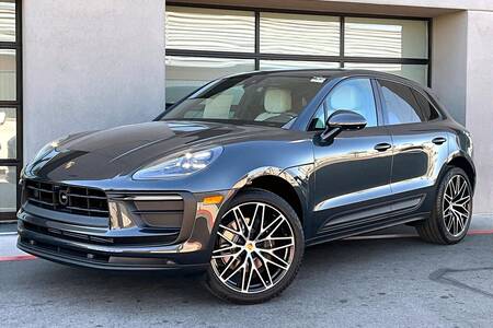 2025 Macan picture #1