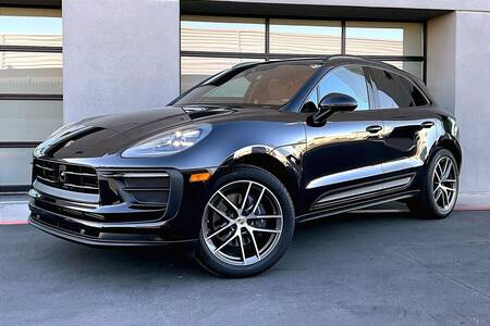 2025 Macan picture #1