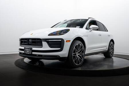 2023 Macan picture #1