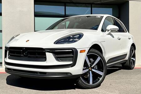 2025 Macan picture #1