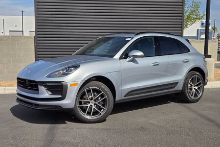 2025 Macan picture #1