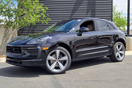 2025 Macan picture #1