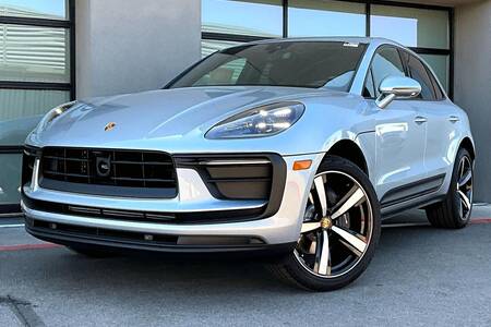 2025 Macan picture #1