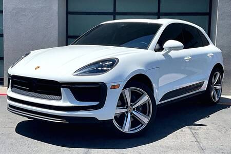 2023 Macan picture #1