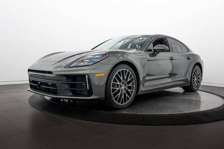 2025 Panamera 4 picture #1