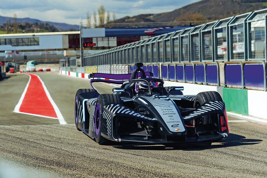 Photo: 975 RSE Formula E Tech 3
