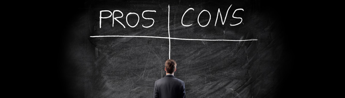 Pros and Cons of Exhibiting vs. Attending Tradeshows