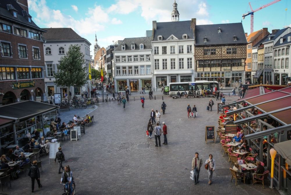 Boek een plaatsbeschrijving met een beschikbare expert in Hasselt