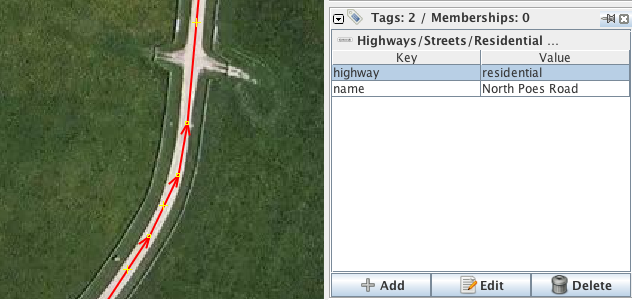 camino con la carretera = residencial y una etiqueta con su nombre, también muestran la manera cómo los nodos en caminos  no tienen una etiqueta