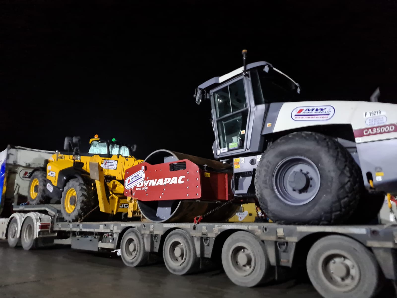 18m JCB and Dynapac soil roller heading out on hire